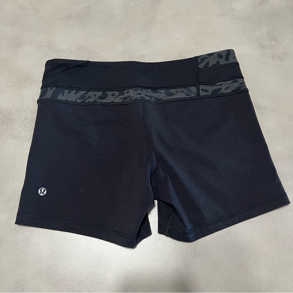 LULULEMON Groove Short 5” Reversible - Picture 2 of 8